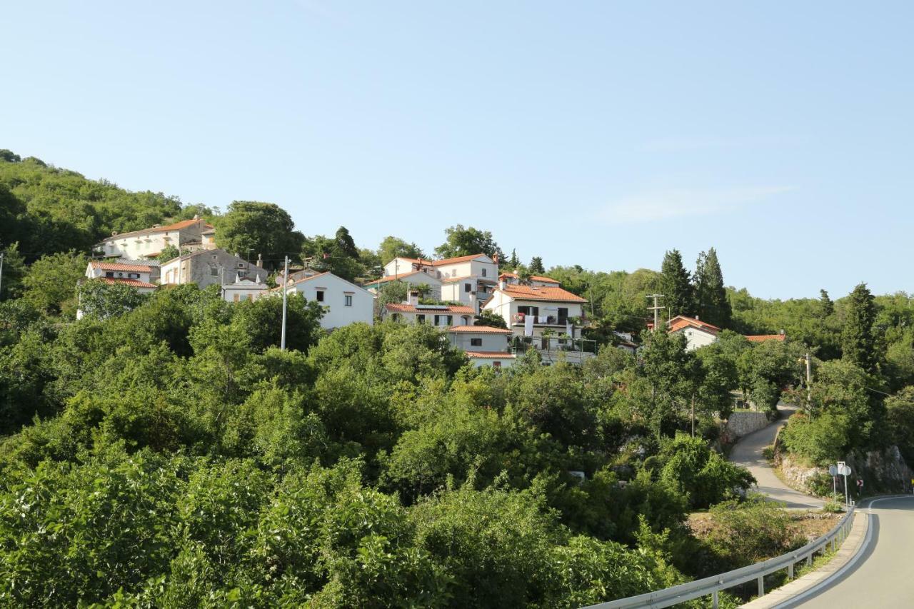 Apartments Tinka Brsec Exterior photo